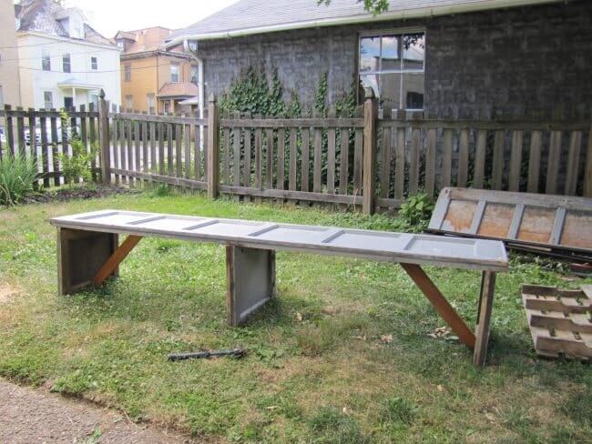 17.Garage_door_bench