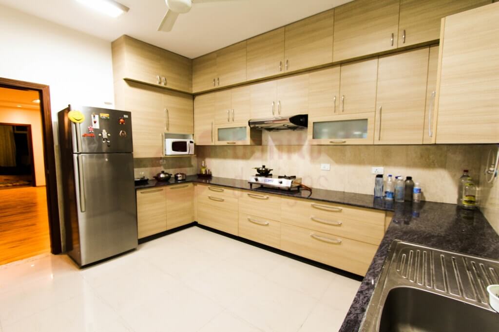 Modular Kitchen Interior With Spacious Tandem Boxes